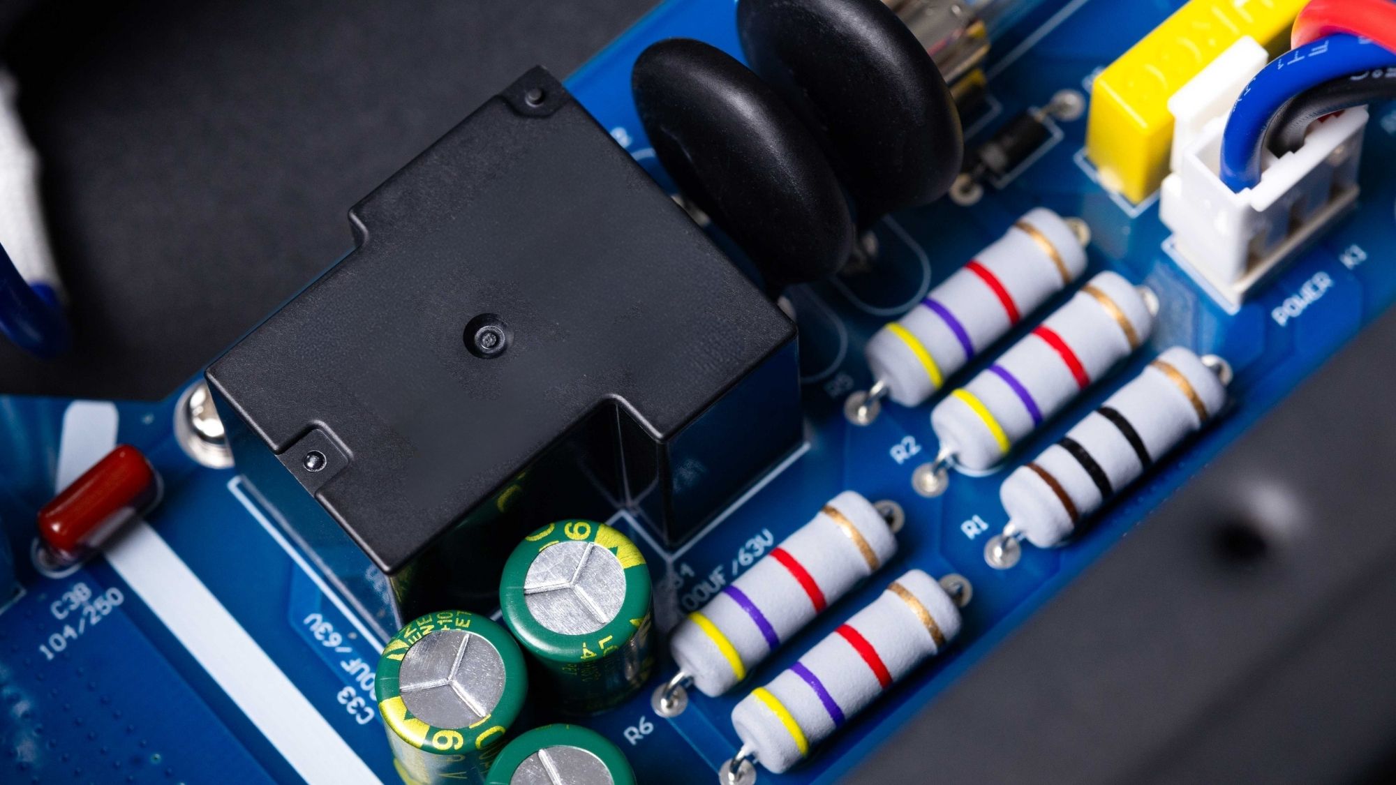 Cách bảo quản thiết bị âm thanh mùa nồm đối với đẩy và vang số