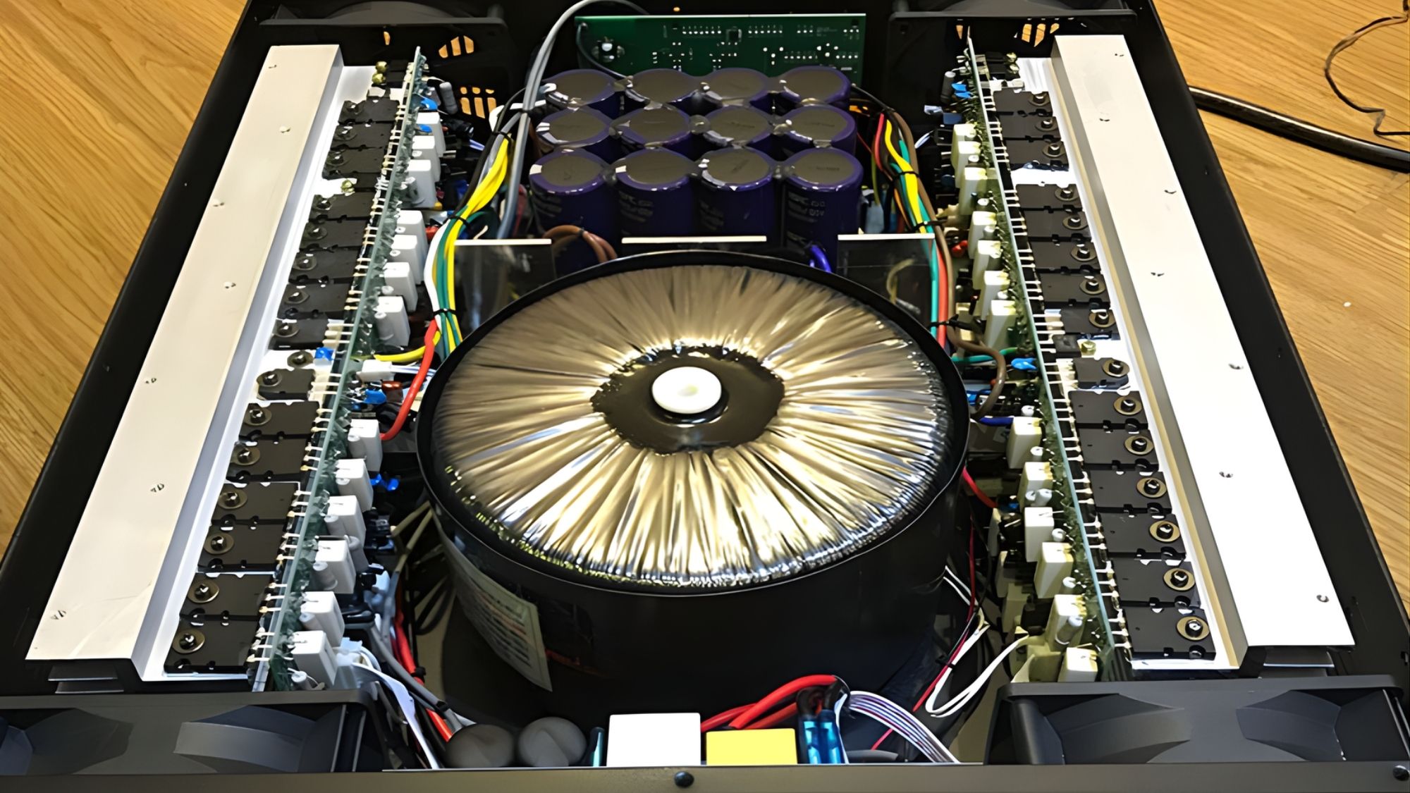 Việc biết cách bảo quản thiết bị âm thanh mùa nồm rất quan trọng