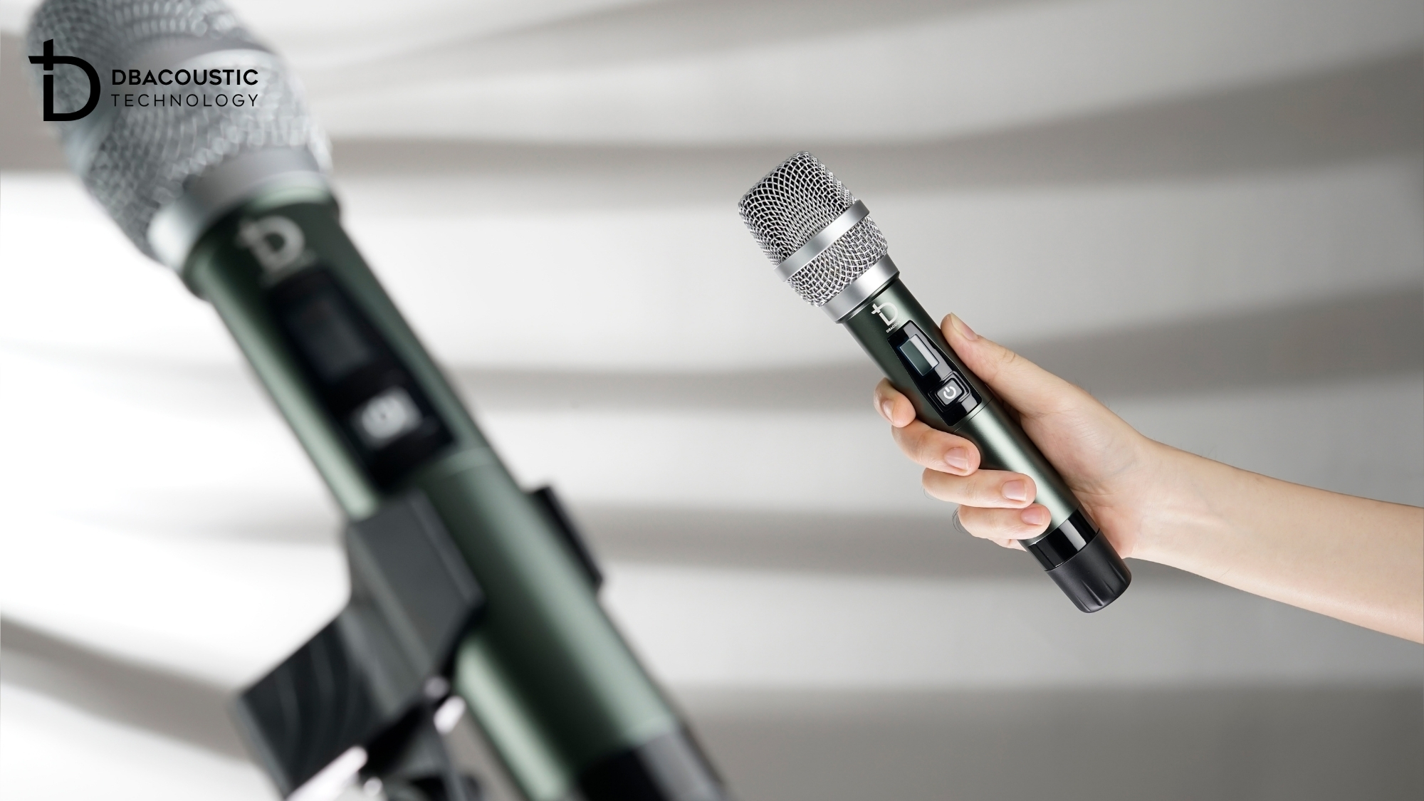 Chú ý khoảng cách bắt sóng khi chọn micro karaoke gia đình