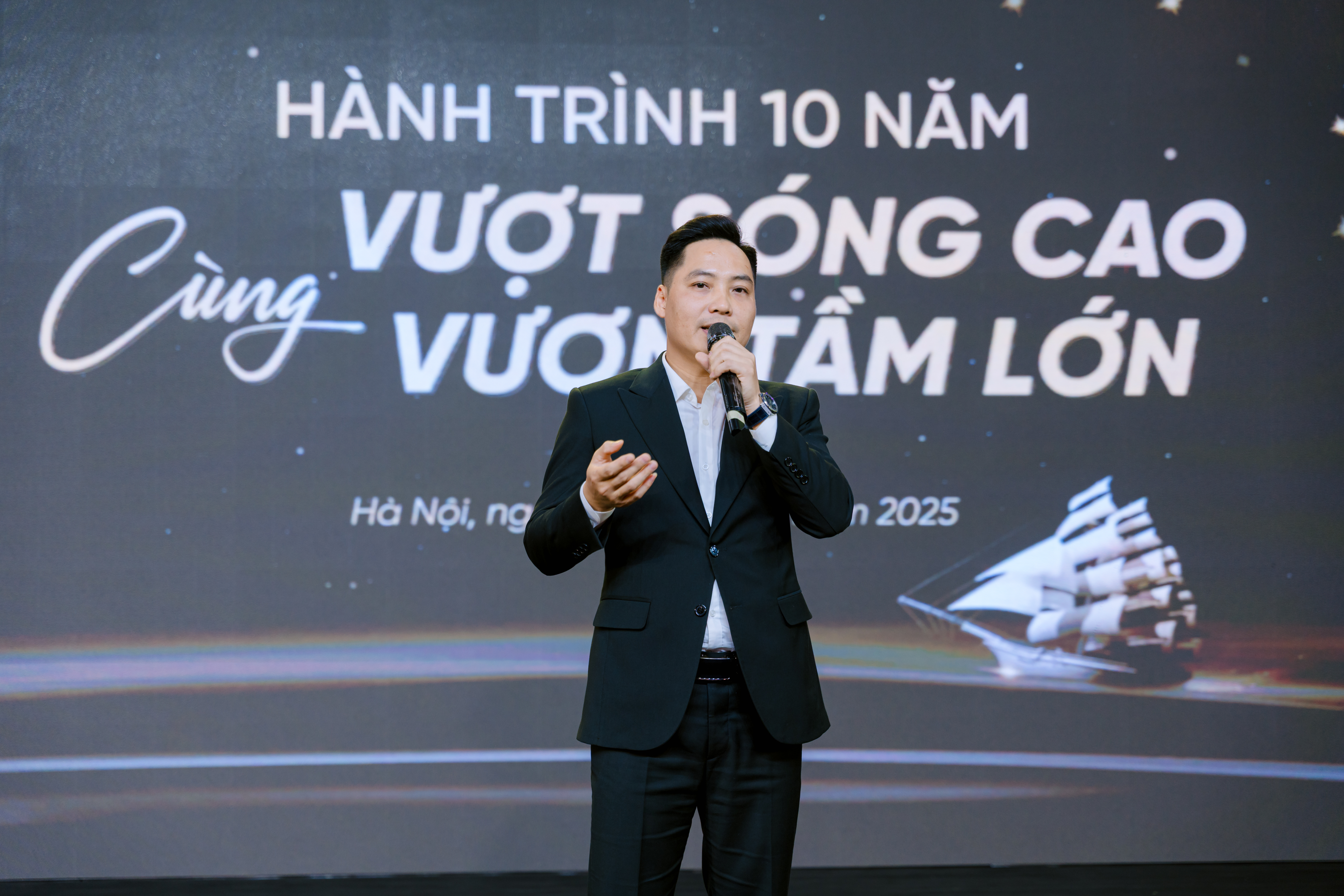 Giám đốc - Ông Đoàn Huy Hoàng mang đến bài phát biểu truyền cảm hứng