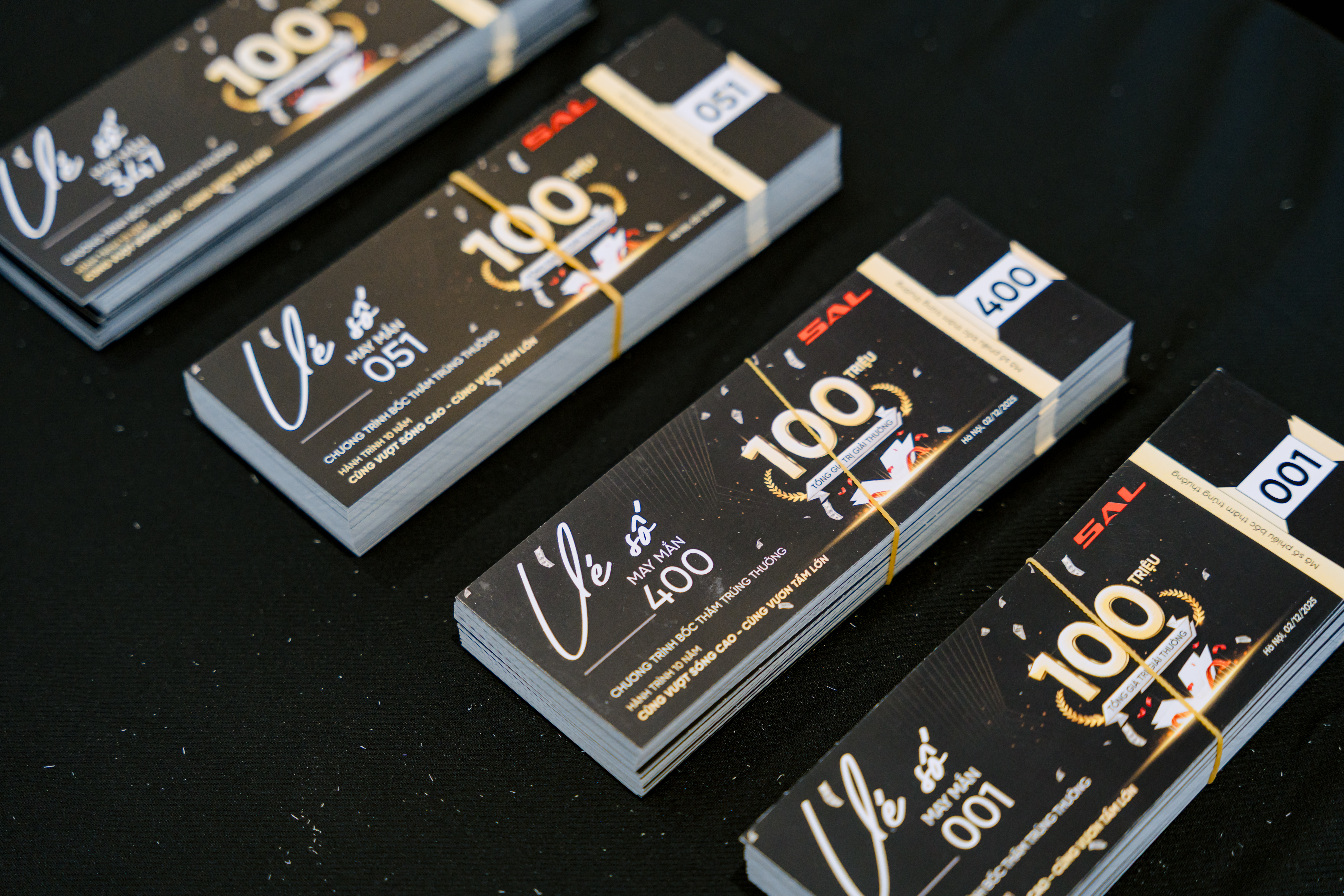 Vé số trúng thưởng cho khách mời