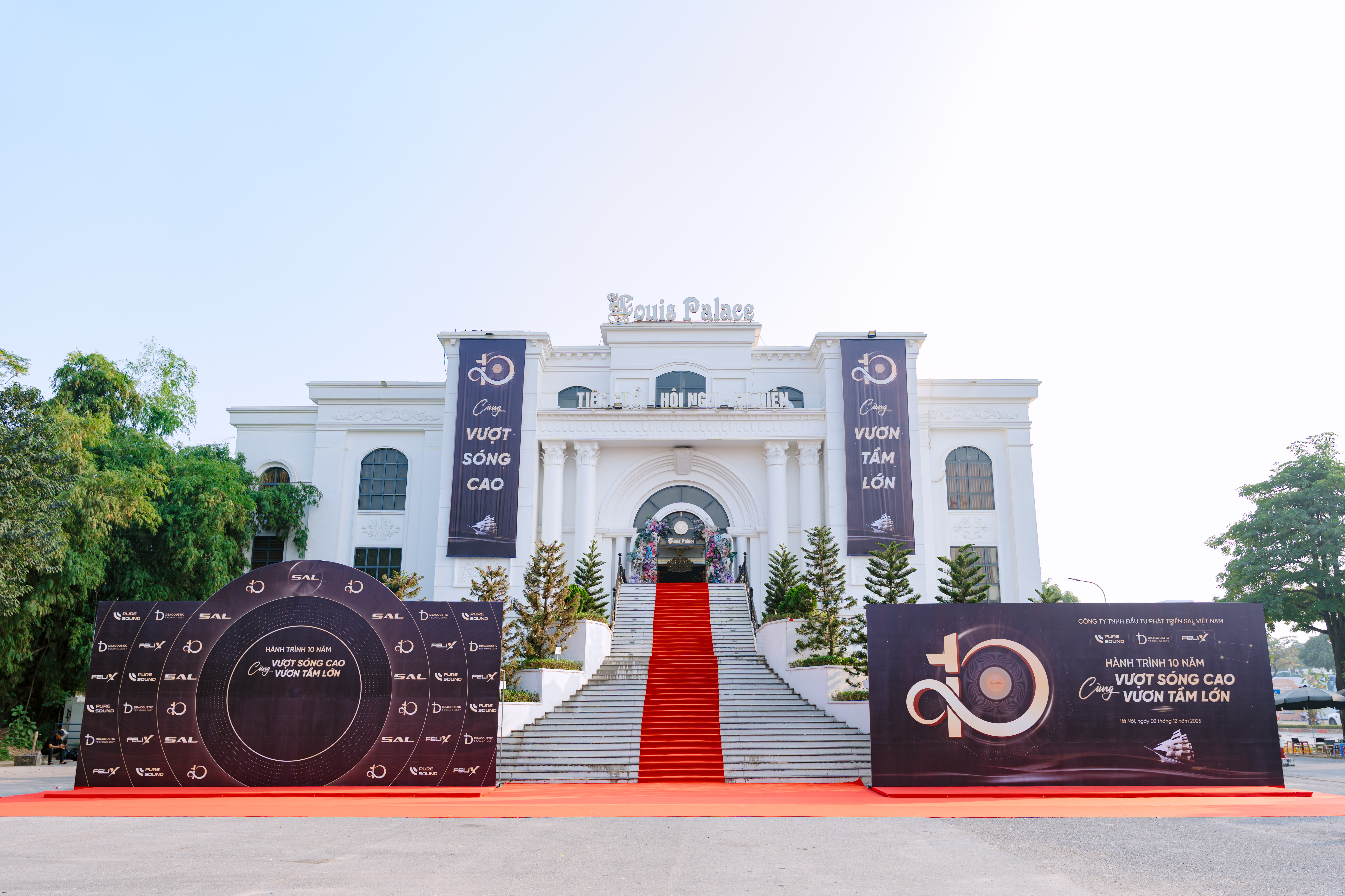 Backdrop trang trọng tại cổng sự kiện