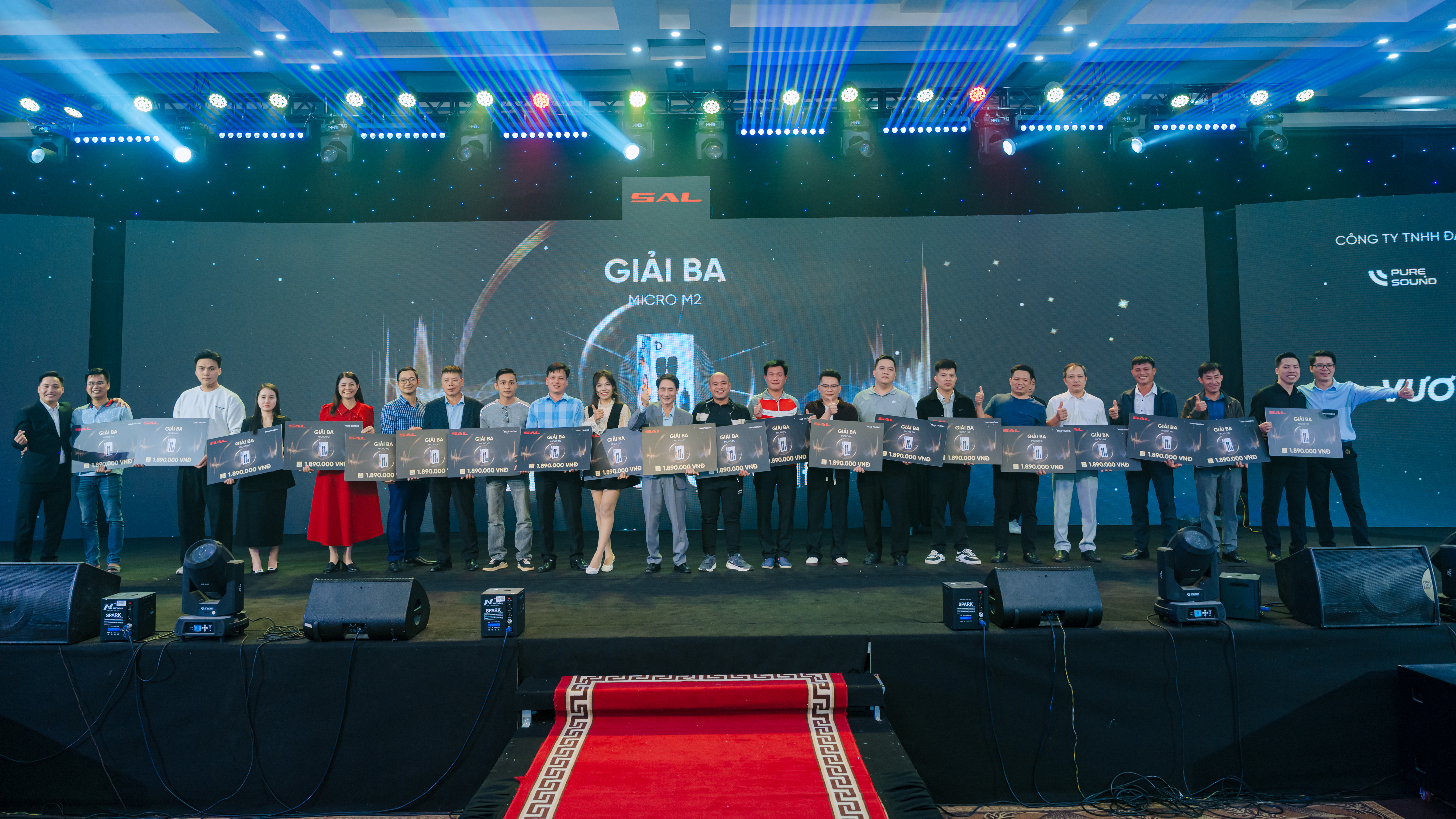 Giải ba với phần quà Micro M2