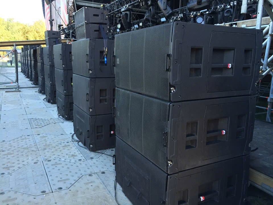 cac-ky thuat-setup-loa-sub-cho-san-khau-su-kien-pho-bien-nhat